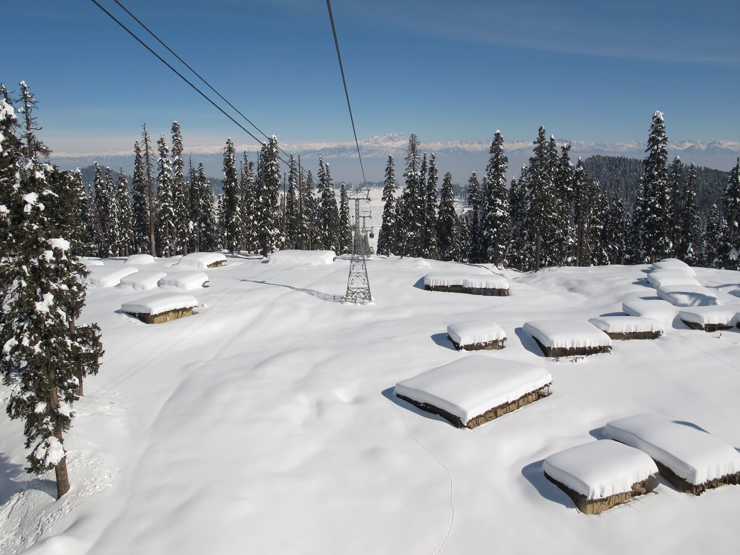 Kashmir holiday with mountains and valleys